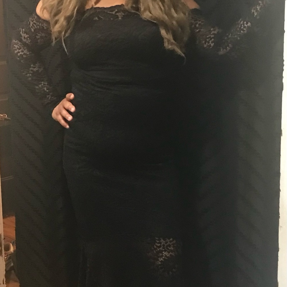 Elegant Black Lace Off-Shoulder Mermaid Tail Dress
